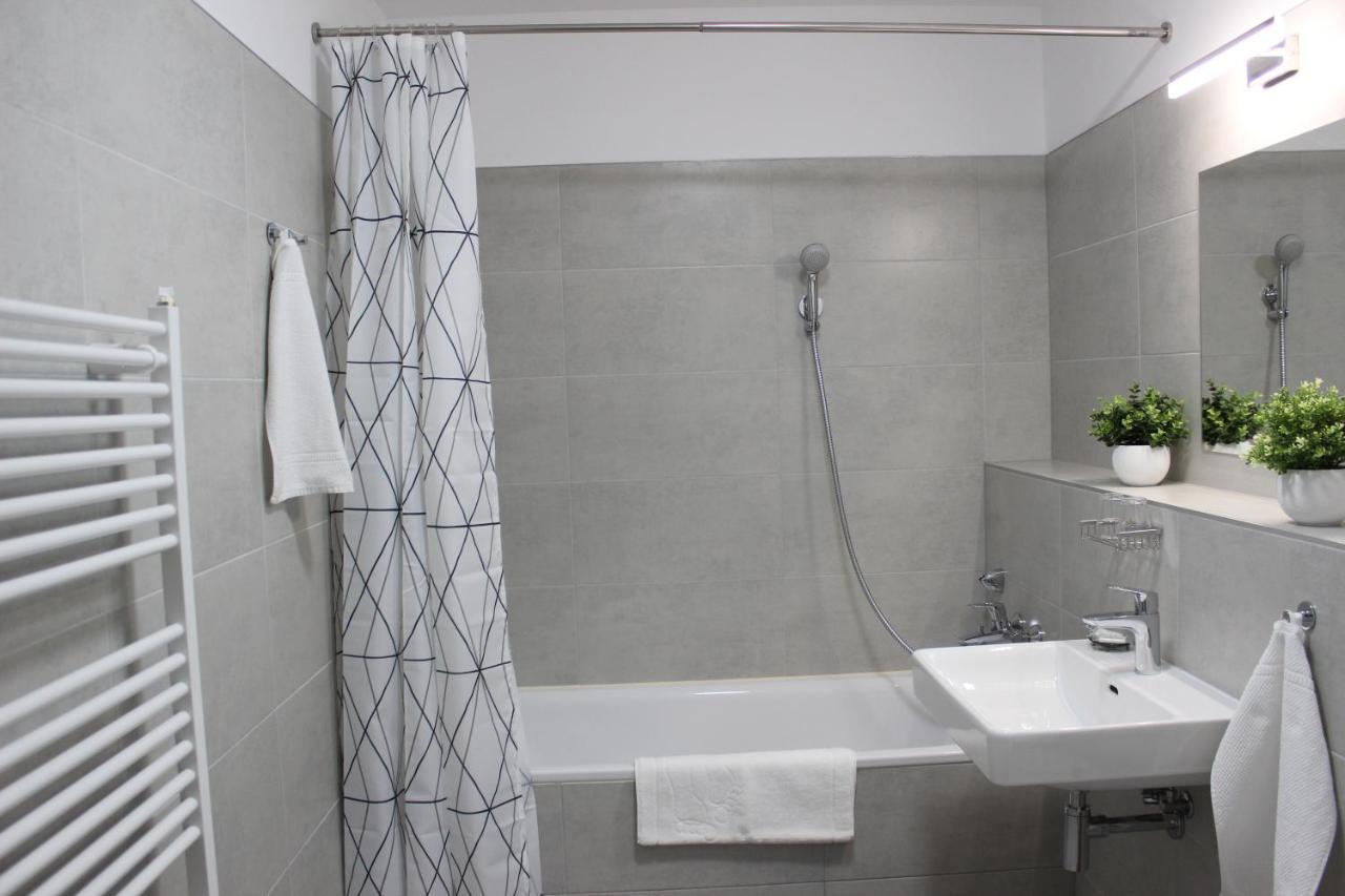 Leo Apartment Free Parking - Augusta 브라티슬라바 외부 사진