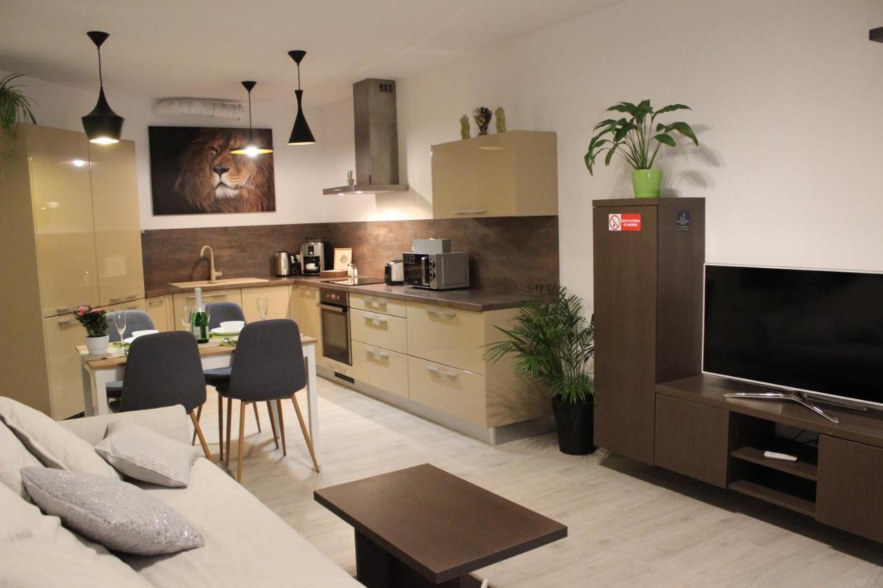 Leo Apartment Free Parking - Augusta 브라티슬라바 외부 사진