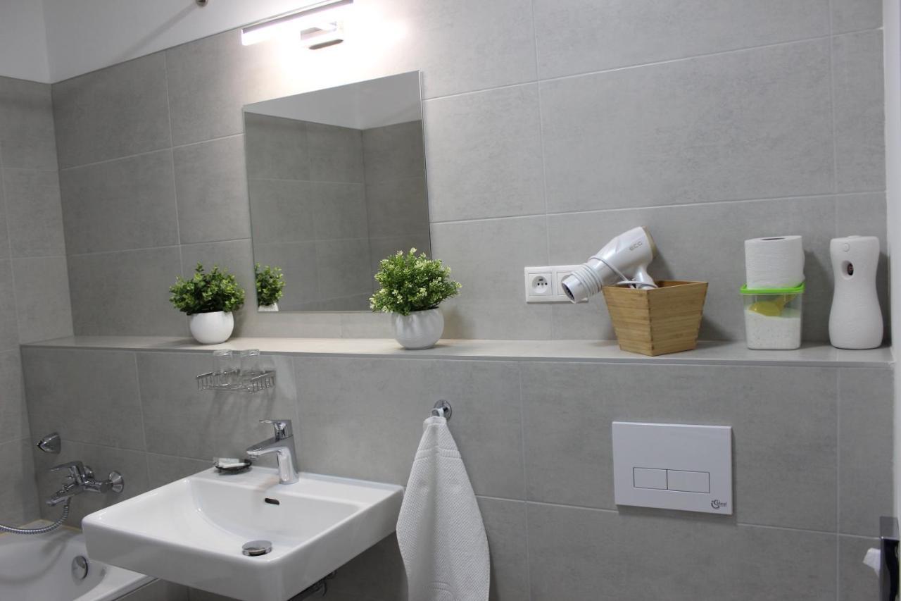Leo Apartment Free Parking - Augusta 브라티슬라바 외부 사진