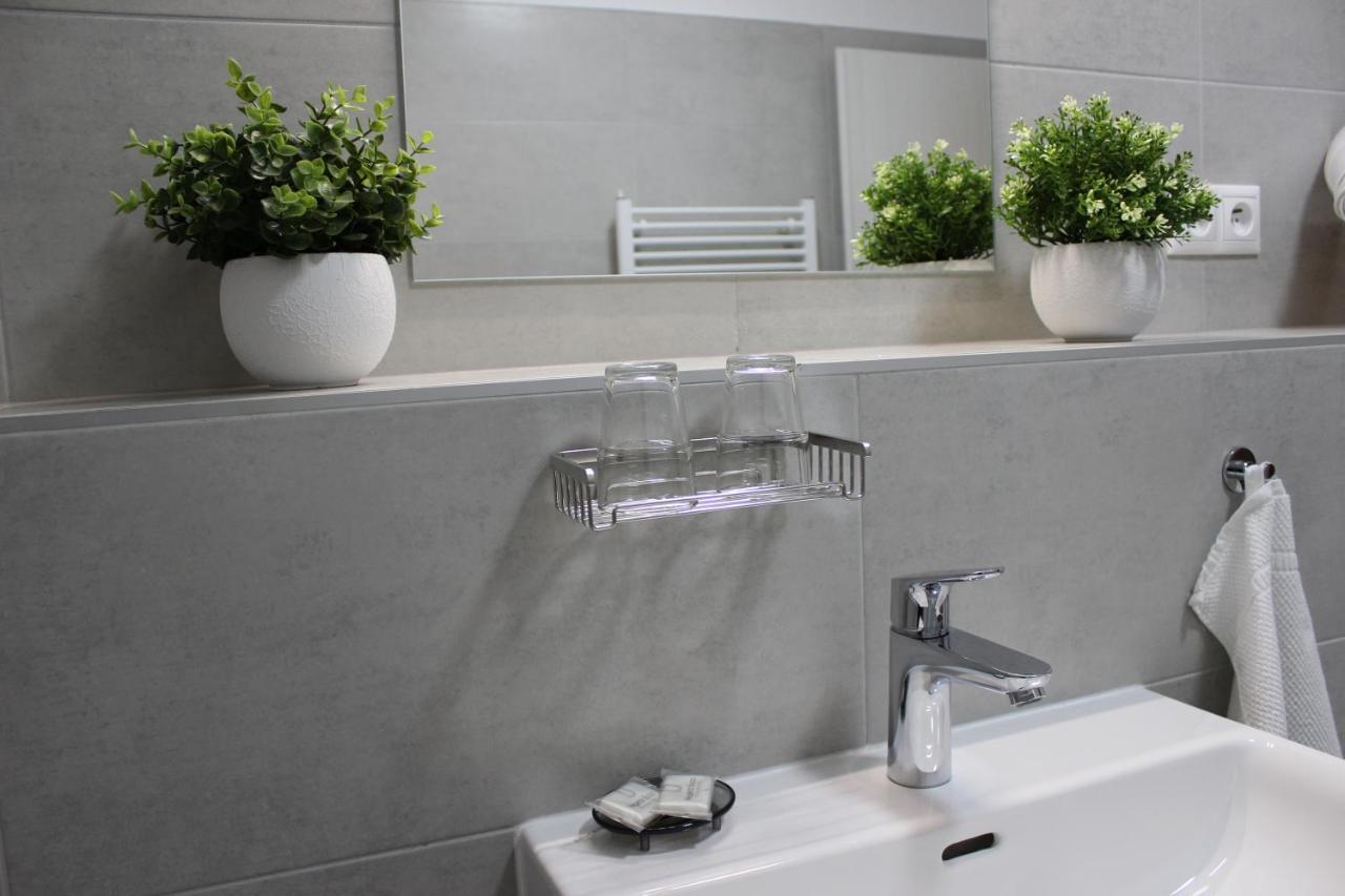 Leo Apartment Free Parking - Augusta 브라티슬라바 외부 사진
