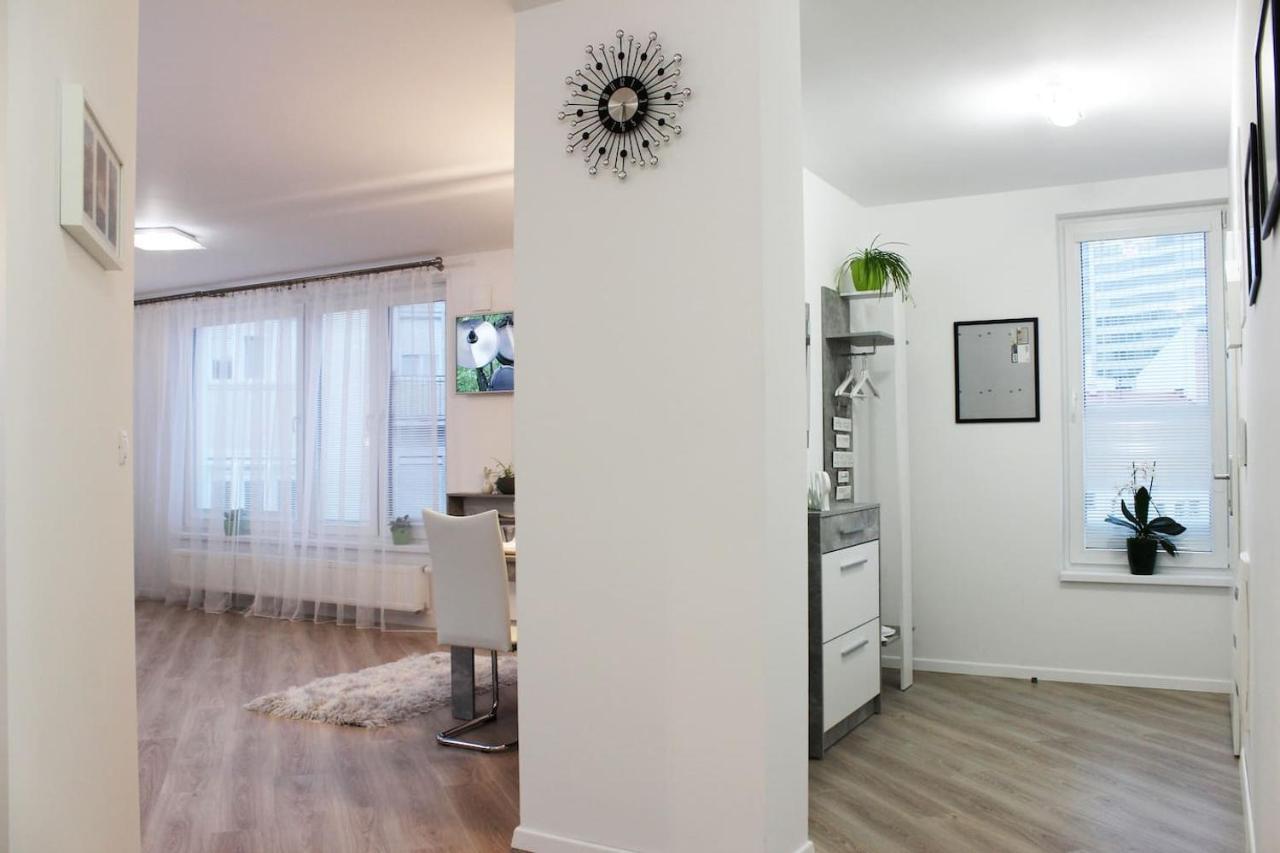 Leo Apartment Free Parking - Augusta 브라티슬라바 외부 사진